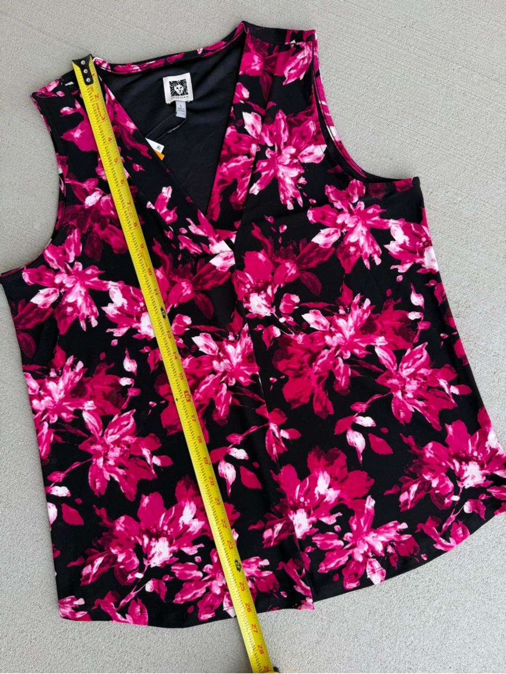 NEW Anne Klein Sleeveless Floral V-Neck Top Fuchsia Pink Black White Size Small - Picture 10 of 10